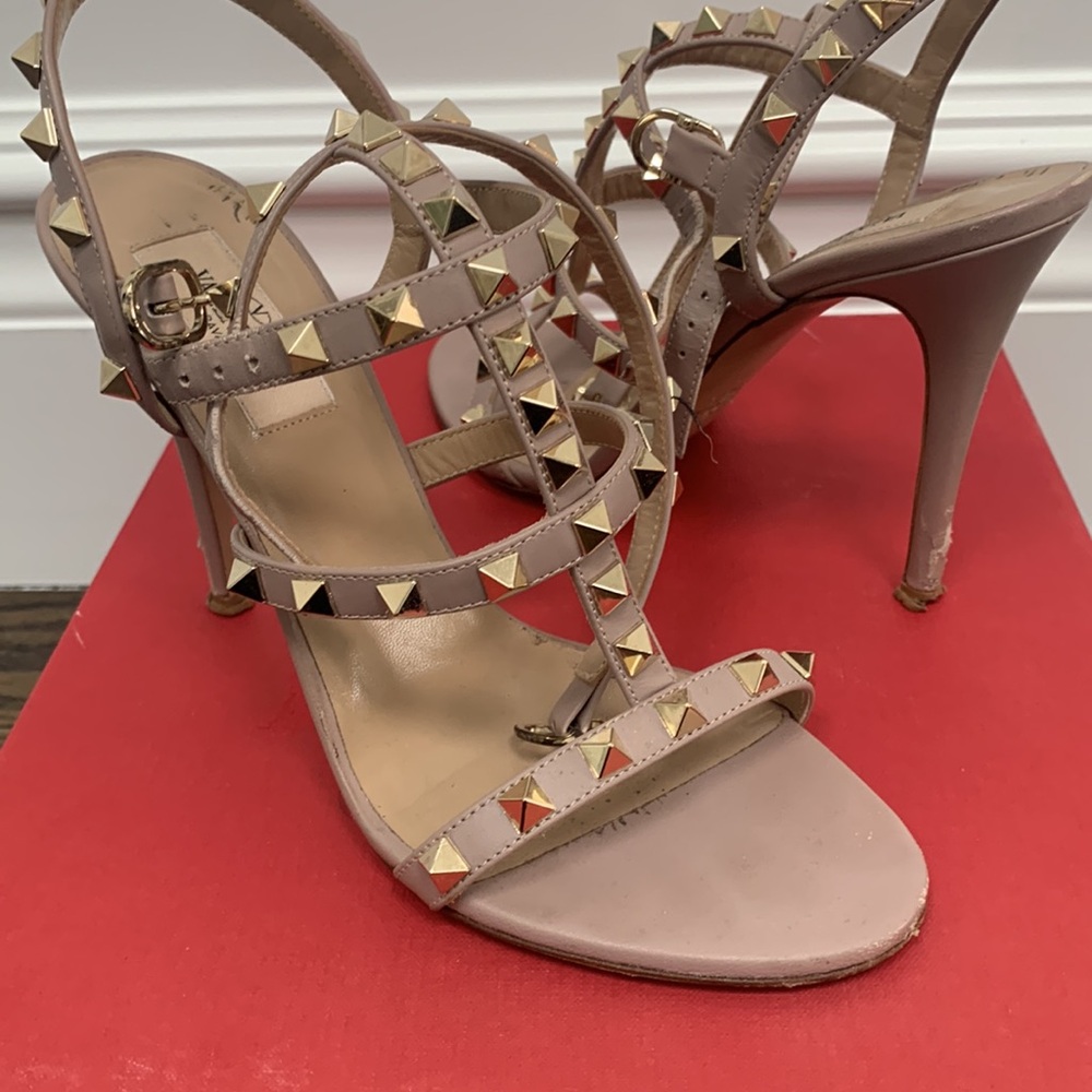 Must sell **+Authentic Valentino rock stud cage leather high heel sandal 37
